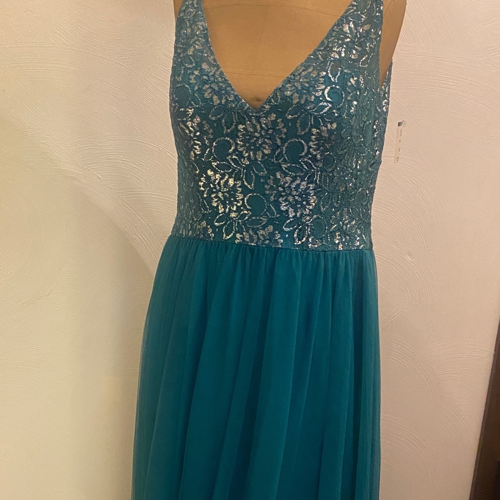 Elegant Green Lace Evening Gown